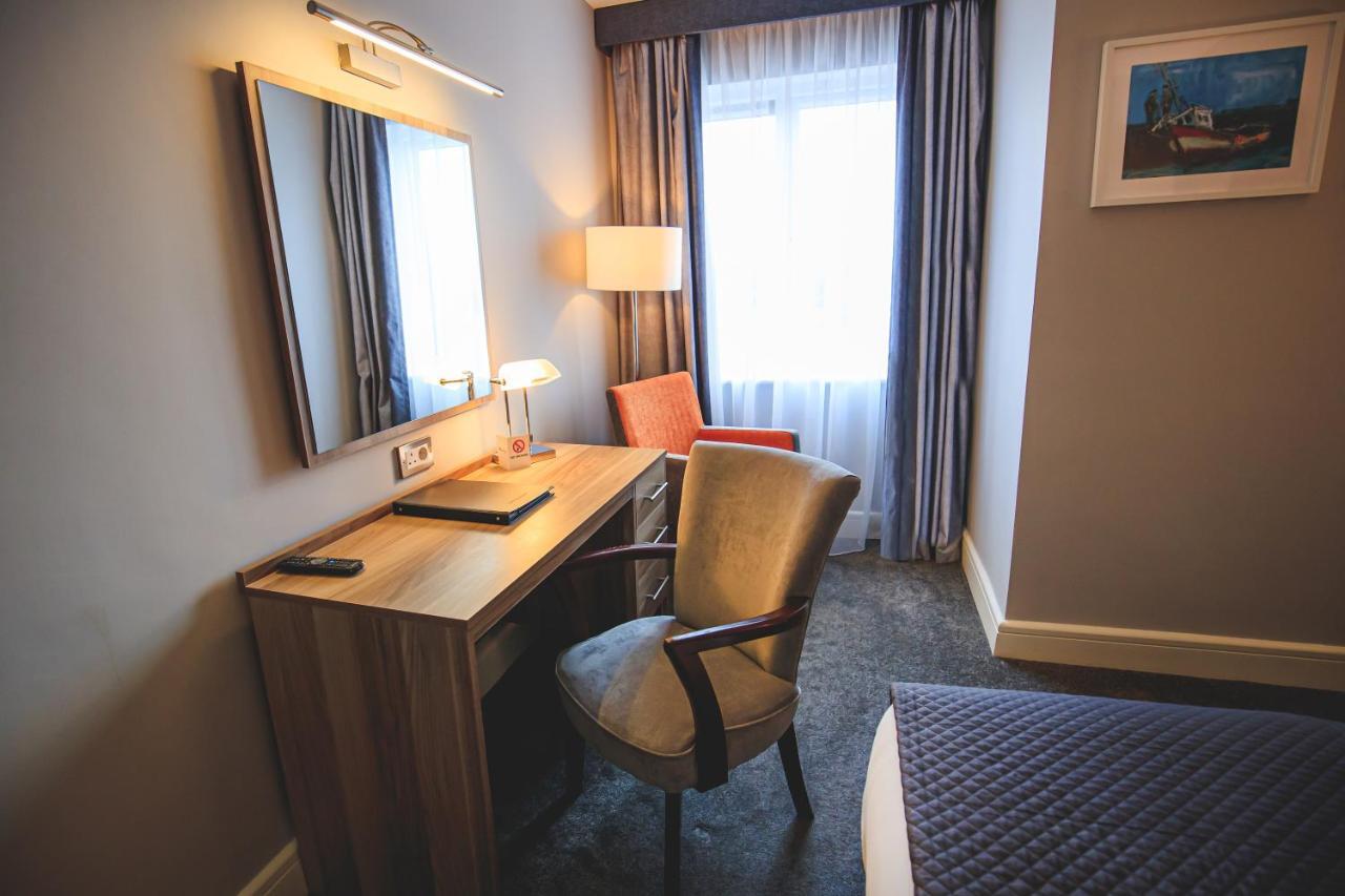 Westlodge Hotel & Leisure Centre Бантри Екстериор снимка